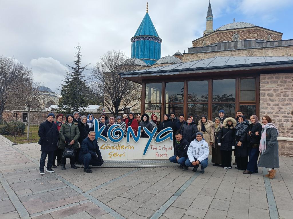 DERNEĞİMİZDEN KONYA'YA MANEVİ YOLCULUK: MEVLANA HAZRETLERİ ZİYARET EDİLDİ 